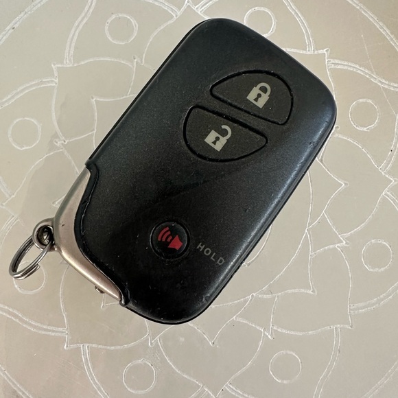 Lexus Key Fob - Picture 2 of 4
